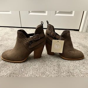 NWT daisy fuentes Suede Western Boots Size 7